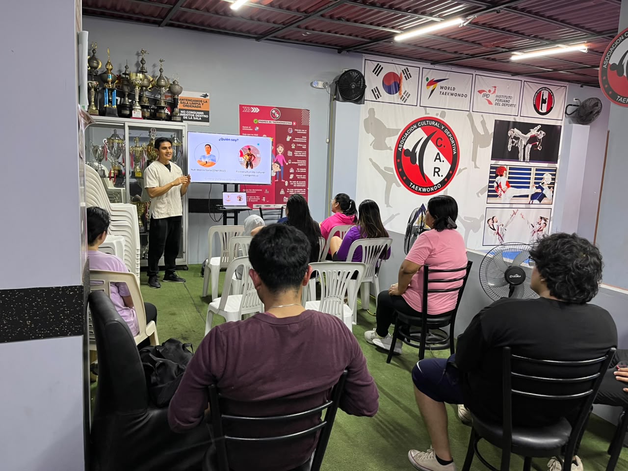 Charla nutricional y dinámica presencial en centro fitness